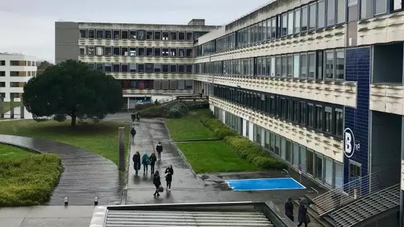 École, université ou bâtiment dédié à la recherche